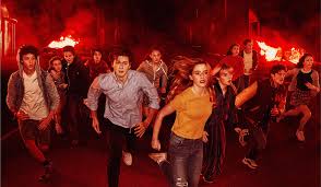 Va jura să descopere robotul. CronicÄƒ De Film Serialul Societatea Cand AdulÈ›ii Dispar Copiii Trebuie SÄƒ ConducÄƒ Lumea Libertatea