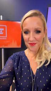 Darf ich vorstellen: Regisseurin Jennifer J. Whigham, meine wunderbare,  talentierte Schwester. Aktuell ist ihre Inszenierung des Stückes AN DER  ARCHE UM ACHT von @ulrichhub @hansottotheater zu sehen! Starring:  @ulrike_beerbaum tinaschorcht ...