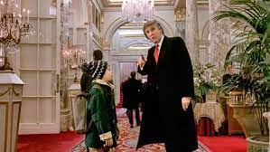 Nous avons choisi de rendre hommage à un classique de la comédie familiale: Cachez Moi Ce Trump Quand L Histoire Retouche La Photo