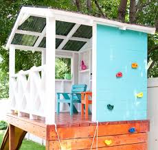 Stelzenhaus Fur Kinder Im Garten Mit Kletterwand Und Acryldach House Garden Stelzenhaus Hinterhof Spielplatz Selber Bauen Anleitung