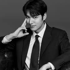 In addition to acting, lee min ho also has released two music albums and is a popular endorsement model. Profil Dan Biodata Lee Min Ho Aktor City Hunter Paling Fenomenal Lengkap Dengan Fakta Menarik Swara Riau Bridge The World