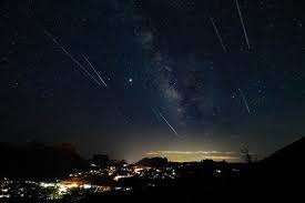 Perseidy są aktywne od 17 lipca do 24 sierpnia, ale ich maksimum przypada na noc z 12 na 13 sierpnia. Noc Spadajacych Gwiazd 2021 Kiedy I Gdzie Ogladac Deszcz Meteorytow Dzien Dobry Tvn
