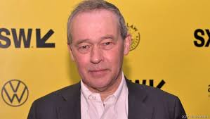 Here's what Lucid CEO Peter Rawlinson told workers about cutting 1,300 jobs 