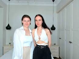 Women from France in Live Webcam Porn - NudesPuri.com