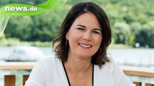 Annalena charlotte alma baerbock (german pronunciation: Annalena Baerbock Privat Familie Lebenslauf Instagram So Tickt Die Grunen Kanzlerkandidatin News De