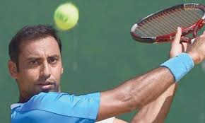 Smooth sailing for Aqeel Khan