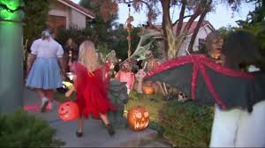 As i said, trick 'r treat is a horror anthology which interweaves tales that all take place on halloween night, similar to such genre classics as creepshow. Covid 19 Impact Halloween In California To Look Different Trick Or Treating Not Advised Health Secretary Says Abc7 San Francisco