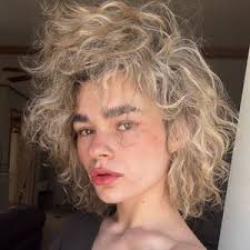 Jo Raines (@jovraines)