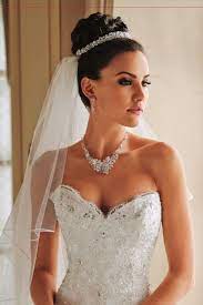 Acconciature Da Sposa Tendenza Nuove Acconciature Veil Hairstyles Wedding Hairstyles With Veil Wedding Hairstyles With Tiara