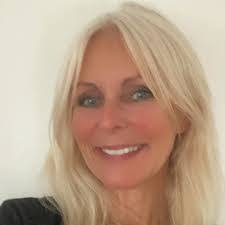 Toni Castle's Instagram, Twitter & Facebook