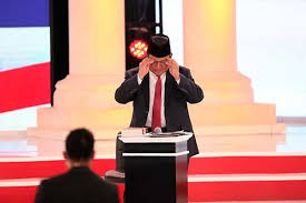 Ketakutan atau fobia ini dikenal sebagai gamophobia. Pengamat Prabowo Idap Xenophobia