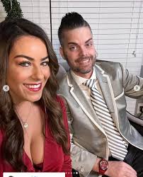 Veronica is engaged! Cheers to forever for this couple! 💍