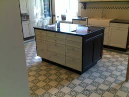 Feinsteinzeugﬂiesen mit stärken bis zu 18 mm für den industriellen einsatz und historische fliesen verschiedener dekore. Fliesen Niermann Ofenbau