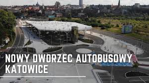 Murcki pod względem budowy geologicznej znajdują się w zapadlisku górnośląskim.obszar ten ma budowę zrębową.na przełomie dewonu i karbonu zostało zaburzone paleozoiczne podłoże wyżyny ślaskiej poprzez utworzenie zapadliska, które w okresie karbonu zostało wypełnione przez zlepieńce, piaskowce i łupki ilaste zawierające pokłady węgla kamiennego. Katowice Ulica Sadowa Nowy Dworzec Autobusowy Youtube
