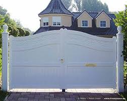 Gartentor Im Sylter Friesenstil Holztor Friesland Hartholz Weiss Oder Farbig Lackiert Einfahrtstore Von Peters Peters Gartentore Moderne Tore Garten