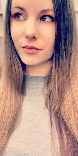 Willow Anderson's Instagram, Twitter & Facebook