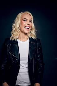 Wird er ihr die anteile übergeben? Lara Isabelle Rentinck Posts Facebook