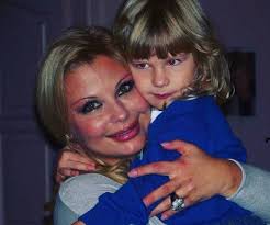 16 évvel ezelőtt megszületett az én legkisebb hercegem! Azóta is  bearanyozza a napjainkat. Imádom, hogy mindig határozott elképzelésed van  mindenről is. Érzékenyen figyeled a világ dolgait, empatikus,őszinte,  tiszta szívű emberke lettél!😇 Nagyon