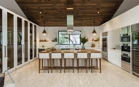 Jasono Stathamo Ir Rosie Huntington Whiteley Namai 553107a977e03 Jpg 680 425 Home Kitchens Kitchen Inspirations Home