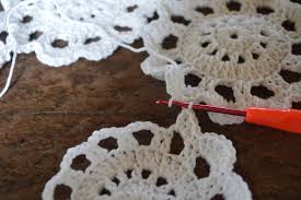 Die beliebtesten vornamen deutschlands, die nach einer blume benannt wurden oder sonst etwas mit pflanzen zu tun haben. Kochloeffel Und Nadelkissen Hakel Blumen Als Gardine Tischdecke Girlande Aufhanger Blumig Schon