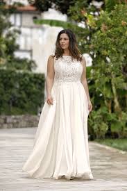 Bella's manolo blahnik schuhe swan embellished satin pump gibt es für $1,295.wer ganz im. Bella Brautmoden Jelen
