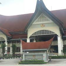 Seremban 2 ialah sebuah bandar satelit terletak hampir 4 kilometer di tenggara pusat bandar seremban, negeri sembilan. Kompleks Mahkamah Seremban Courts Complex Seremban Negeri Sembilan