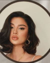 237 Likes 4 Comments Basooma Soooma Blogger On Instagram كيف الشعر القصير يحلي ويرسم الملامح بكل الحا In 2020 Hair Makeup Hair Beauty Hair Styles