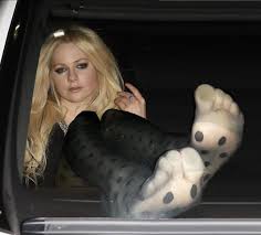 The Exquisite Feet League on X: I like bare feet personally lol.. But she (Avril  Lavigne) can definitely work on me in these stockings 🔥  t.co1PddxYtmhP  X