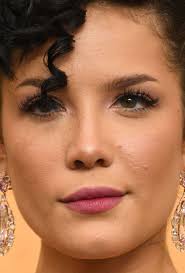Emmys 2019 The Best Skin Hair And Makeup Looks On The Red Carpet Halsey Hair Good Skin Hair Makeup