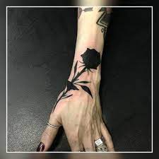 45 Kleine Schwarze Rose Tattoo Ideen Black Rose Tattoos Rose Tattoos Hand Tattoos For Girls