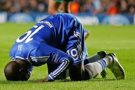 16smnodhycrxew8rlf1wdbelef4hmyuiki chelsea vs manchester united 1:0 demba ba. Chelsea News Indo On Twitter Demba Ba Sajda Celebration Cfcpic Http T Co Iwvaaku33m