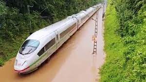 Check spelling or type a new query. Uberschwemmte Bahnstrecke Macht Ice Zur Wasserbahn Video Stern De
