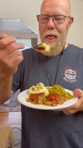 Making my hubby his favorite meal! Meatloaf, mashed taters and peas!  #mountaincookinwithmissy #suppertime #countrysupper #meatloafmonday  #mashedpotatoes #homecookedmeals #soulfood #comfortfood