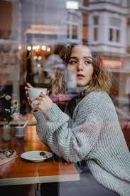 Indoorportrait Stefanieurbanfotografie3 Cafe Fotoshooting Hamburg Indoo Photography Inspiration Portrait Portrait Photography Poses Photography Poses Women