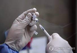 캄보디아 코로나19 백신접종위원회가 신종 코로나바이러스 감염증(코로나19) 백신 접종을 시작한지 약 4달만에 2백 20만명을 돌파하며 전국민의 21.99%가 접종을 완료했다고 발표했다. ë‚´ì¼ë¶€í„° 65 69ì„¸ Azë°±ì‹  ì 'ì¢… ì‚¬ì „ì˜ˆì•½ ì 'ì¢…ì€ ì´ë‹¬ 27ì¼ë¶€í„° ì—°í•©ë‰´ìŠ¤