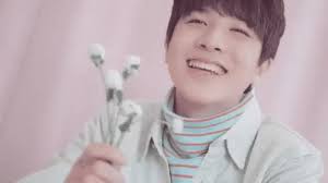 In 2018, so jung hwan participated in yg entertainment 's new survival show, yg treasure box. Junghwan Treasure Gif Junghwan Treasure 13 Discover Share Gifs