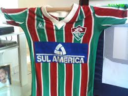 Camisa em bom estado com desbotamento das cores e algumas bolinhas, tamanho g medidas 54×72 cm. Fluminense Home Baju Bolasepak 1984
