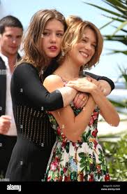 66e Festival de Cannes - La vie dAdèle - Chapitre 1 & 2 - photocall avec :  Lea Seydoux,Adèle Exarchopoulos Où : Cannes, France Quand : 23 mai 2013  TobyWENN.com Photo Stock - Alamy