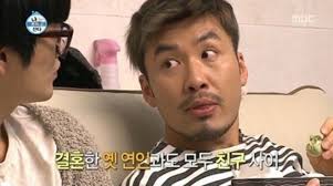 On the recent episode of MBC&#39;s “I Live Alone,” which was aired on April 12, Noh Hong Chul stated, “I still stay friends with my ex-girlfriends.” - noh-hong-chul-I-live-alone