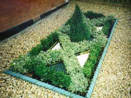 How To Make An Interesting Art Piece Using Tree Branches Ehow Garden Design Front Garden Garden