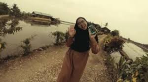 Nonton online di vidio ratusan umat hindu di desa patoman, kabupaten banyuwangi, jawa timur, merayakan hari raya nyepi dengan cara sederhana. Hari Raya Suasana Di Kampung Youtube
