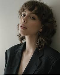 Anna Milburn's Instagram, Twitter & Facebook