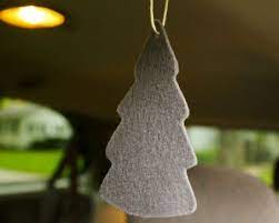 It's easy to make a great diy car air freshener using common household items and supplies you can get at any craft store. Naturliche Lufterfrischer Auto Zum Einfachen Selbermachen Diy Air Freshener Diy Air Freshener Car Car Air Freshener