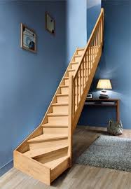 Escalier Tournant En Hetre Avec Rampe Bois Volee 1 4 Tournant Rampe Bois Amenagement Escalier Escalier Escalier 1 4 Tournant