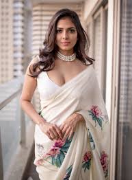 Choose from a curated selection of 4k wallpapers for your mobile and desktop screens. Malavika Mohanan Wallpaper 4k Saree Indian Actress People 2291