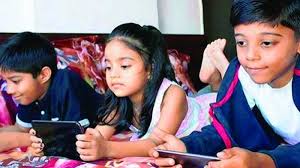 শিশুদের স্ক্রিন আসক্তিতে আতঙ্কিত সমাজ