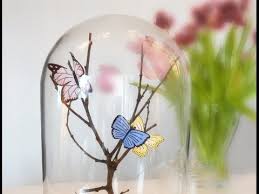 Ob sie nun frische blumen verwenden oder lieber mit kunstblumen und naturmaterialien dekorieren, können sie hierbei ganz nach ihrem persönlichen. Diy Deko Zum Fruhling Zweig Mit Schmetterlingen Selbst Machen Deko Kitchen Youtube