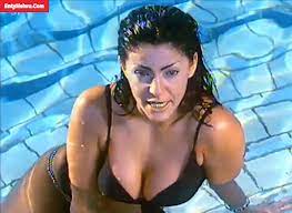 نشرت الفنانة علا غانم صور حديثة لأبنتيها نرمين وكاميليا الدفراوي مما أثار الجدل داخل الوسط الفني بسبب كبر سنهم مقارنة بعمر والدتهن التي لما تتجاوز ال ٤٧ من عمرها. Ø£Ø³Ø®Ù† 15 ØµÙˆØ±Ø© Ø¹Ù„Ø§ ØºØ§Ù†Ù… Ø¹Ø§Ø±ÙŠØ© Ø¨Ø§Ù„Ø¨ÙƒÙŠÙ†ÙŠ Ø¬Ù…ÙŠÙ„Ø© ÙˆÙ…Ø«ÙŠØ±Ø© ÙÙŠ Ø§Ù„Ø¨Ø³ÙŠÙ†