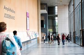 The university accepts both residents of france and foreign students. L Universite De Cergy Pontoise Classee Numero 1 13 Comme Une