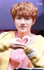 Lol I Tried To Make That Heart With My Hands And I Completely Failed Beomgyu Needs To Teach Me How Txt Tomorrow Boy Groups